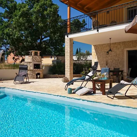 Villa Jomi *